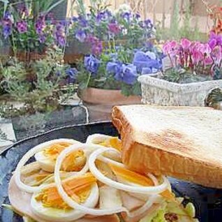 淡路島玉葱と卵を使ったサンドイッチ